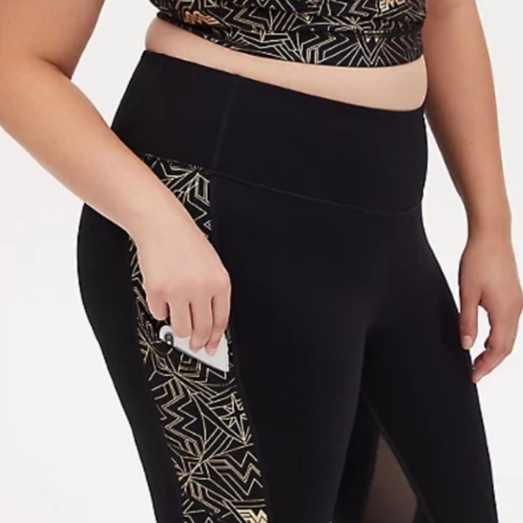 Torrid Women's Wonder Woman Crop Active Legging Size 1X - Picture 3 of 10